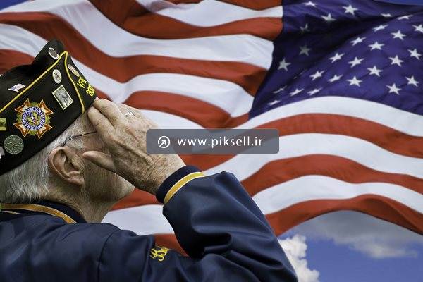 عکس با کیفیت از ادای احترام به پرچم آمریکا