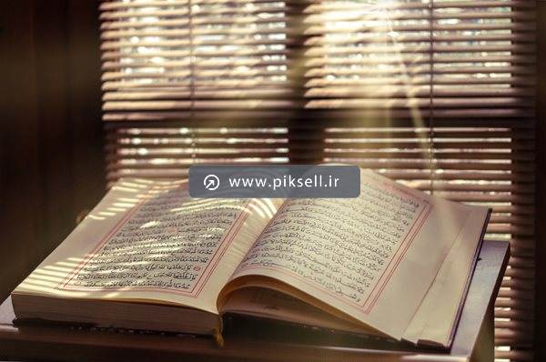تصویر با کیفیت از قرآن باز شده با فرمت jpg