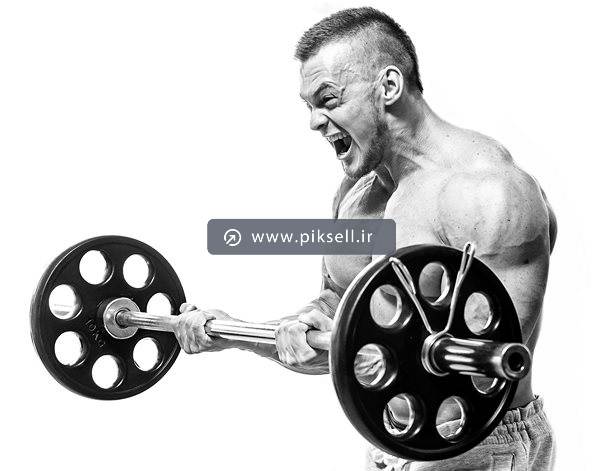 دانلود عکس با کیفیت سیاه و سفید از مرد بدنساز در حال بلند کردن هالتر و وزنه