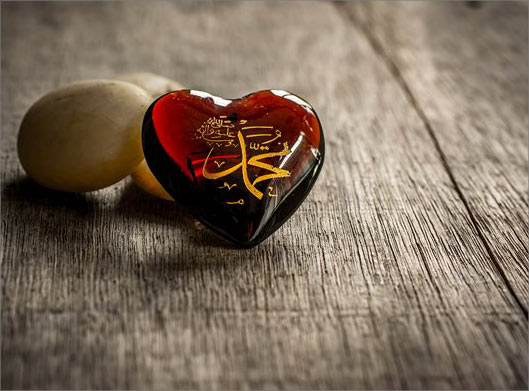 دانلود تصویر با کیفیت از سنگ قرمز با طرح قلب و نوشته محمد