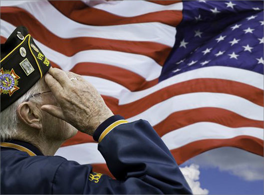عکس با کیفیت از ادای احترام به پرچم آمریکا