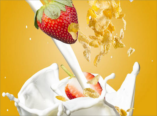 عکس با کیفیت از طرح تبلیغاتی شیر و توت فرنگی