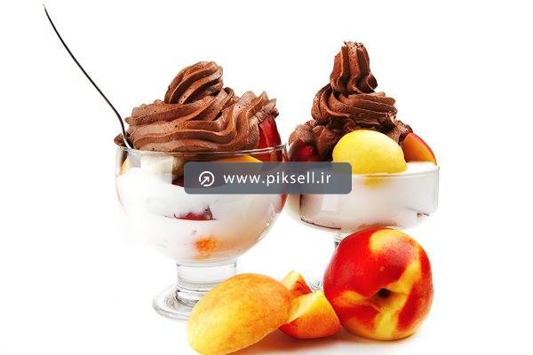 دانلود عکس با کیفیت از بستنی های میوه ای و کاکائویی در ظرف شیشه ای