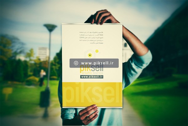 دانلود فایل موکاپ لایه باز نمایش پوستر در ابعاد A3 در دست