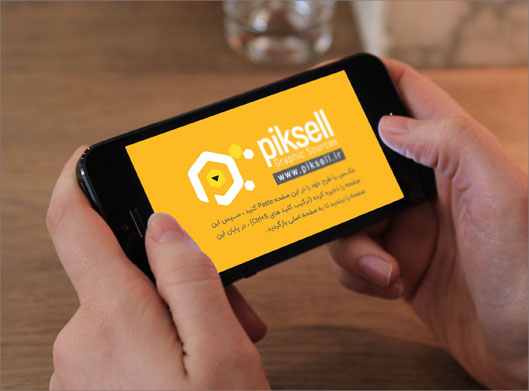 موکاپ psd یا پیش نمایش لایه باز گوشی آیفون در دست