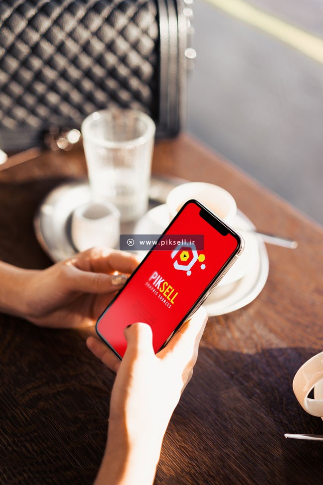 دانلود فایل آماده و لایه باز PSD موکاپ (Mockup) گوشی یا موبایل در دست