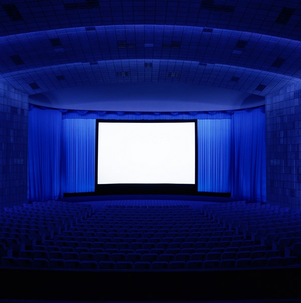 عکس با کیفیت از صحنه تئاتر یا پرده نمایش و صحنه سینما با فرمت jpg