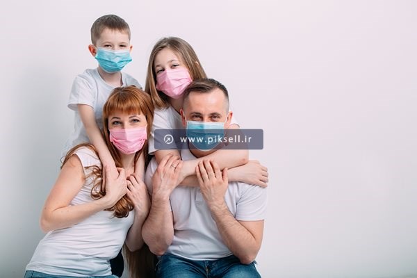 عکس با کیفیت از خانواده ماسک زده