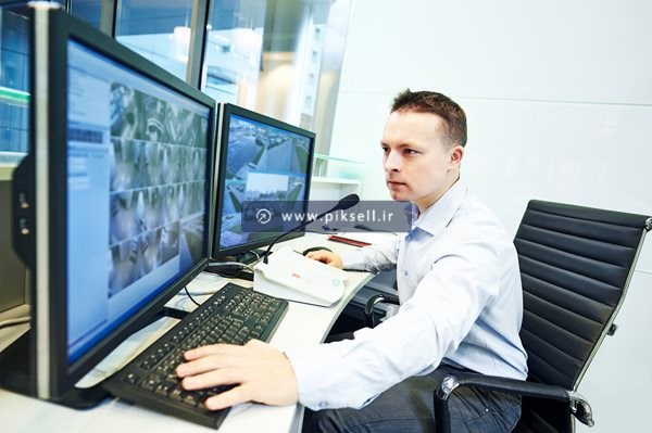 عکس با کیفیت از مأمور کنترل دوربین های مدار بسته