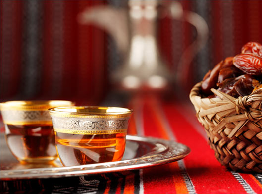 عکس با کیفیت از فنجان چایی و خرما