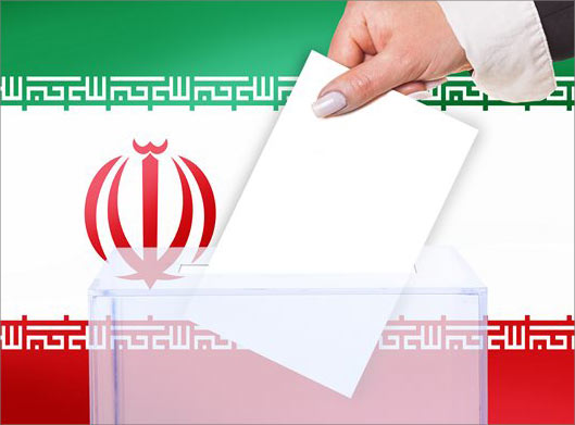 عکس با کیفیت از انداختن رأی در صندوق با پس زمینه پرچم ایران