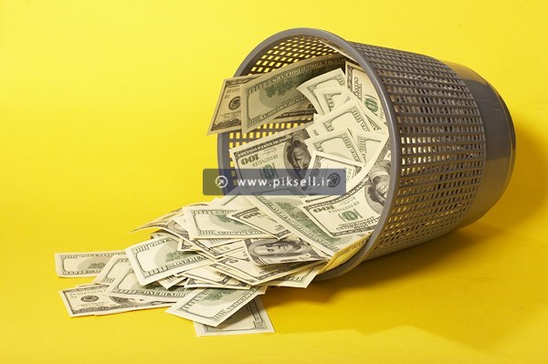 عکس با کیفیت از سبد اسکناس افتاده