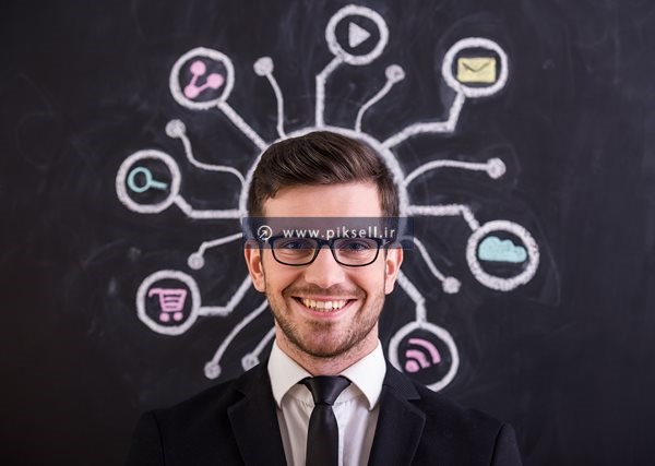 عکس با کیفیت از مرد و افکار بیرون زده
