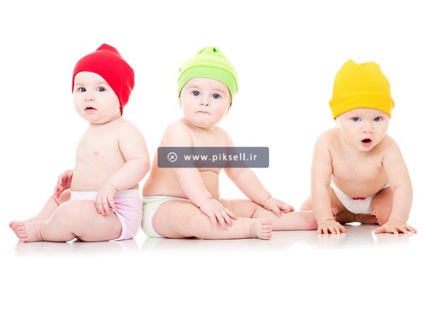 عکس با کیفیت از کودکان نوزاد با کلاه های رنگی