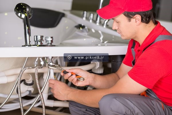 عکس با کیفیت از اتصال شیرآلات و مرد لوله کش