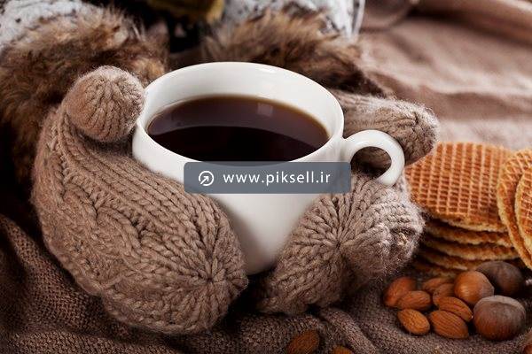 عکس با کیفیت از هوای سرد و فنجان چایی