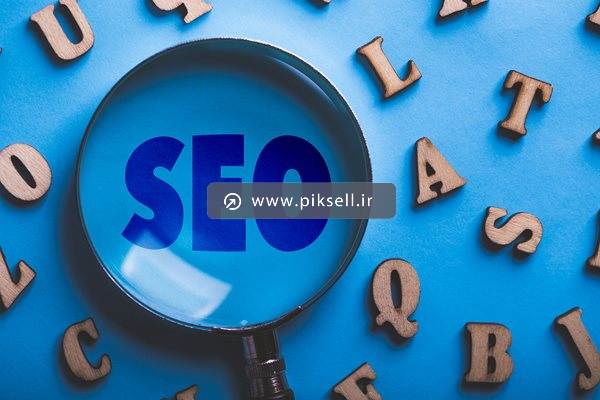 عکس با کیفیت از ذره بین روی لوگوی سئو آبی