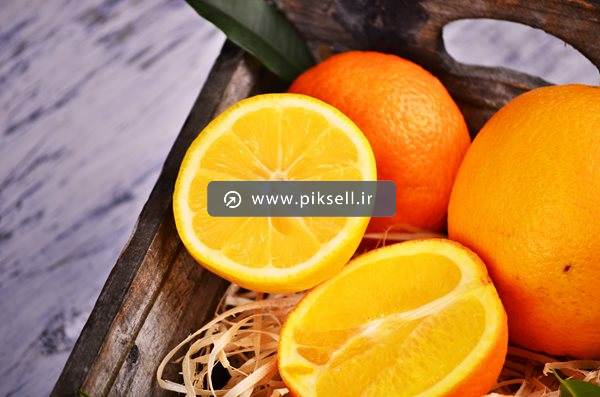 عکس با کیفیت از پرتقال ها در جعبه