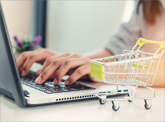عکس با کیفیت از سبد خرید کنار لب تاب