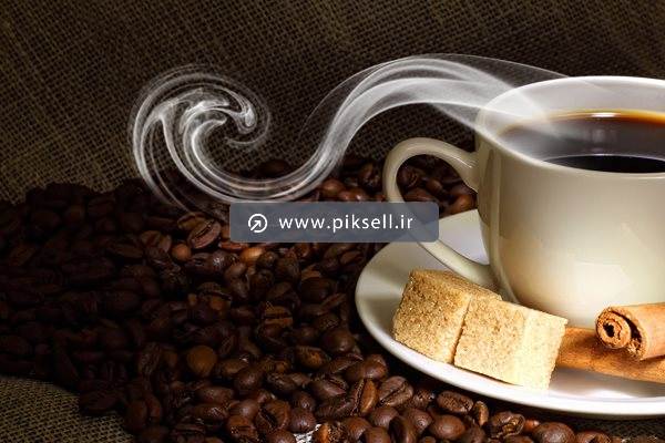 عکس با کیفیت از فنجان قهوه داغ و بخار