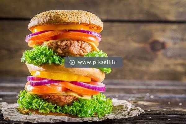 عکس با کیفیت از همبرگر چند طبقه
