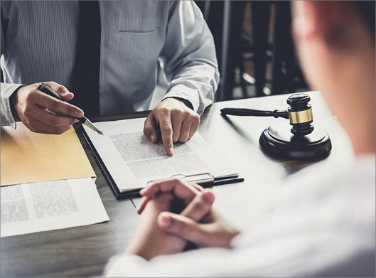 عکس با کیفیت از قاضی و دادگاه