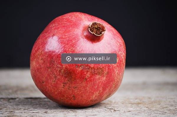 عکس با کیفیت از انار قرمز سالم