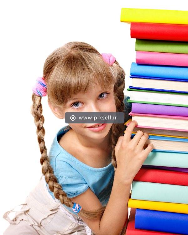 عکس با کیفیت از دختر بچه با موهای بور