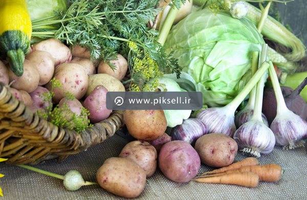 عکس با کیفیت از سیب زمینی و سبزیجات