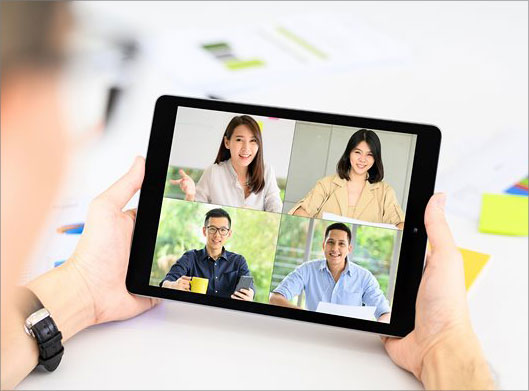 عکس با کیفیت از تماس تصویری گروهی