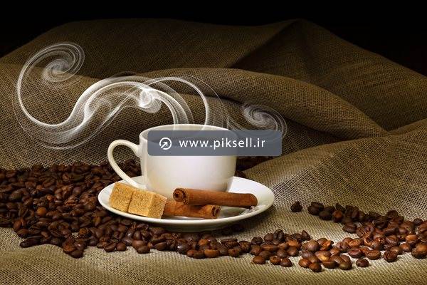 عکس با کیفیت از قهوه داغ و بخار گرما