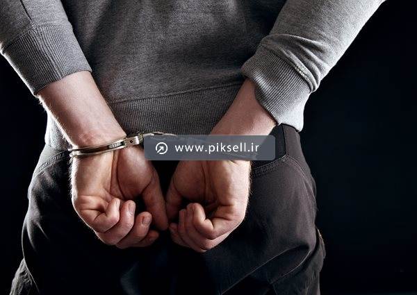 عکس با کیفیت از دستگیری مرد