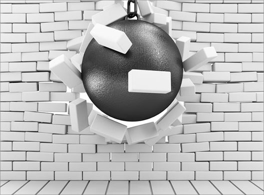 عکس با کیفیت از گوی تخریب و دیوار