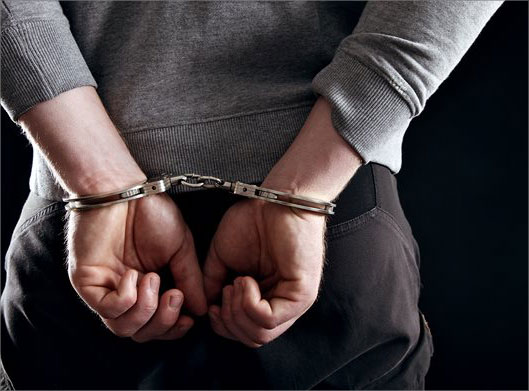 عکس با کیفیت از دستگیری مرد