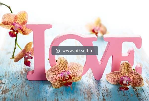 عکس با کیفیت از استند لاو و عشق love