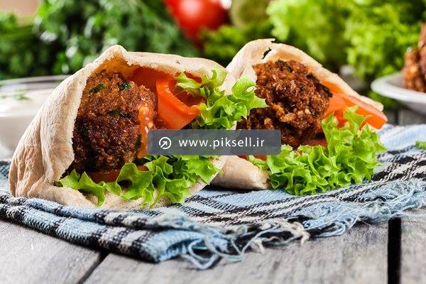 عکس با کیفیت از ساندویچ فلافل