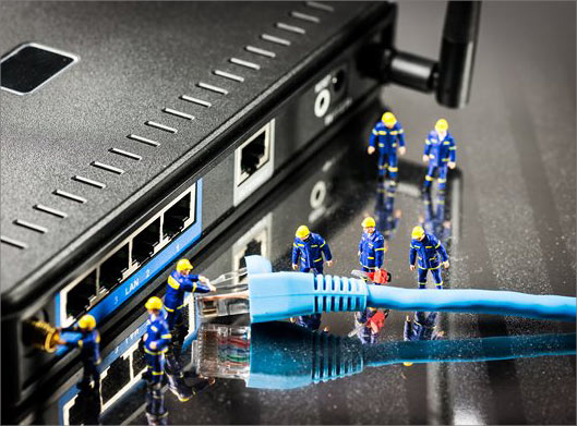 عکس با کیفیت از وصل کردن مودم و کارمندهای مخابرات