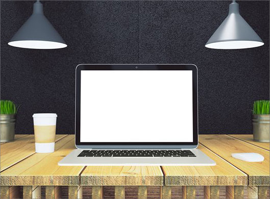 عکس با کیفیت از لپ تاپ با صفحه سفید