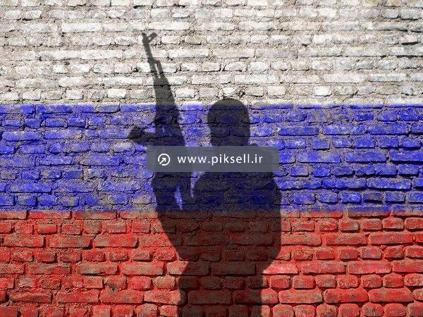 عکس با کیفیت از پرچم روسیه و سرباز