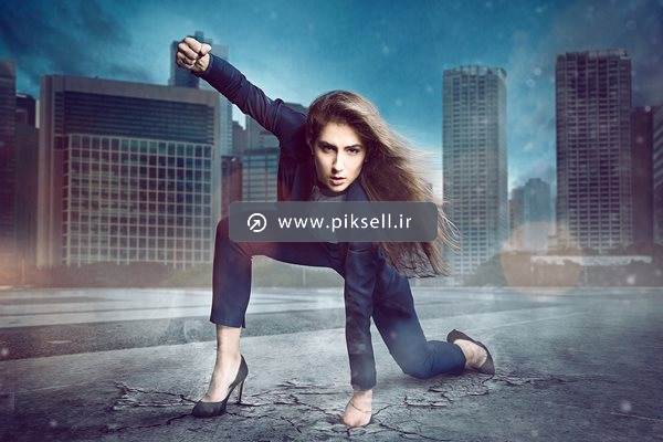 عکس با کیفیت از زن قهرمان