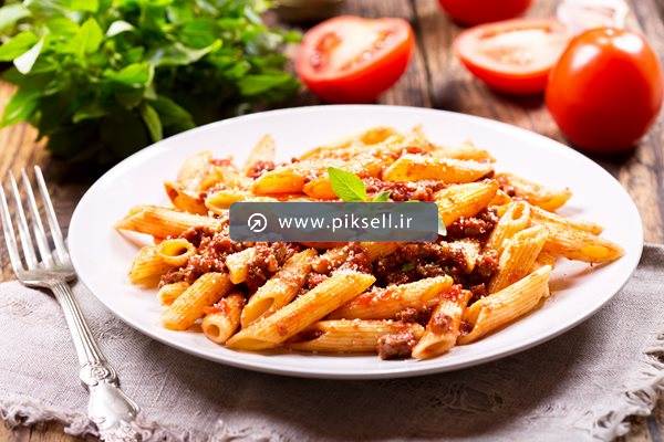 عکس با کیفیت از پاستا و رب گوجه