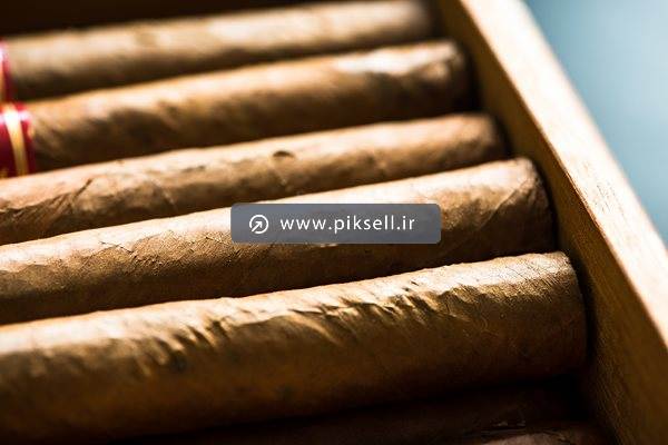 عکس با کیفیت از جعبه سیگارهای برگ