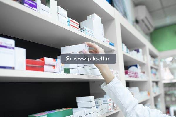 عکس با کیفیت از قفسه داروخانه