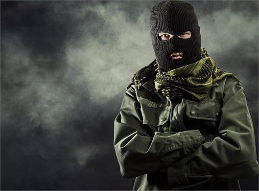 عکس با کیفیت از پس زمینه مشکی و دزد نقاب دار