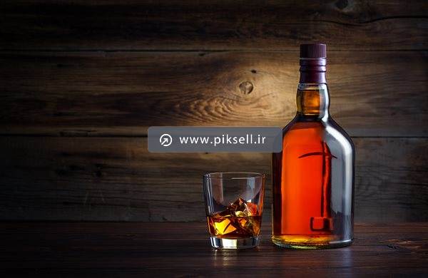 عکس با کیفیت از بطری نوشیدنی و دلستر