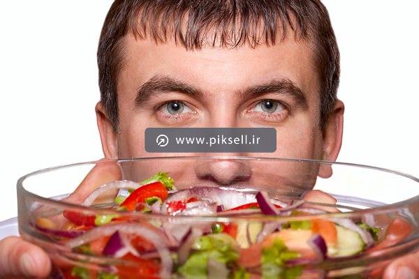 عکس با کیفیت از کاسه سالاد با پیاز