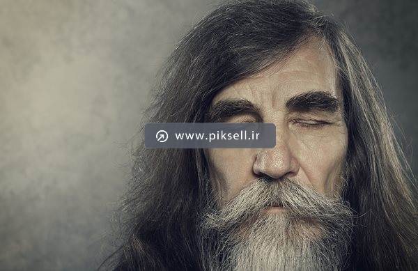 عکس با کیفیت از پیرمرد و موهای بلند