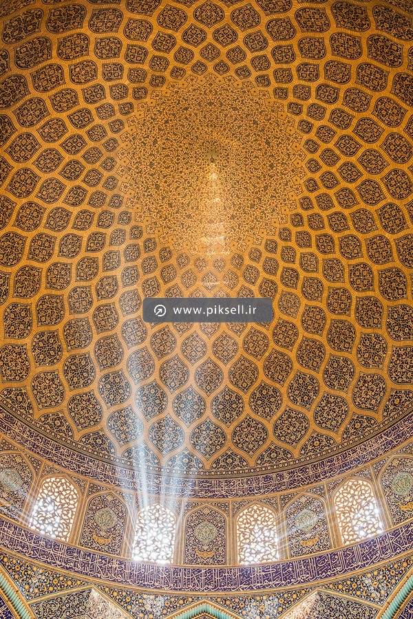 عکس با کیفیت از نور در مسجد شیخ لطف الله اصفهان