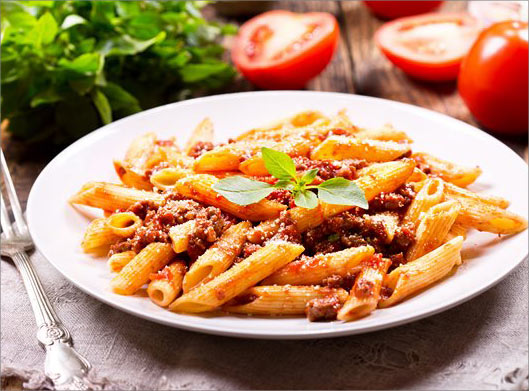 عکس با کیفیت از پاستا و رب گوجه