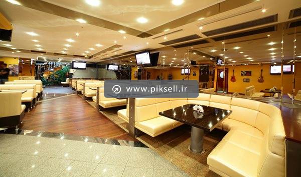 عکس با کیفیت از دکوراسیون کافه هنر